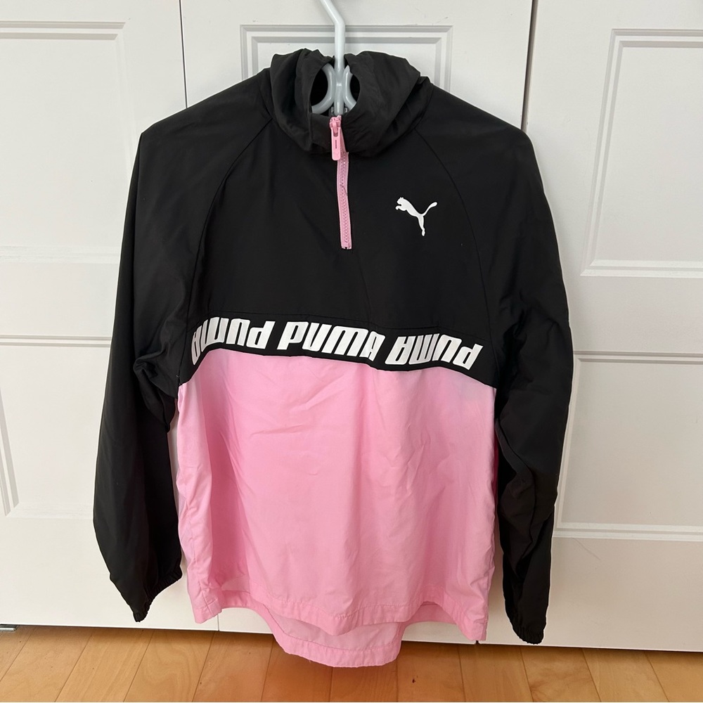 Puma Woman’s Track jacket with front pocket, hood and zipper